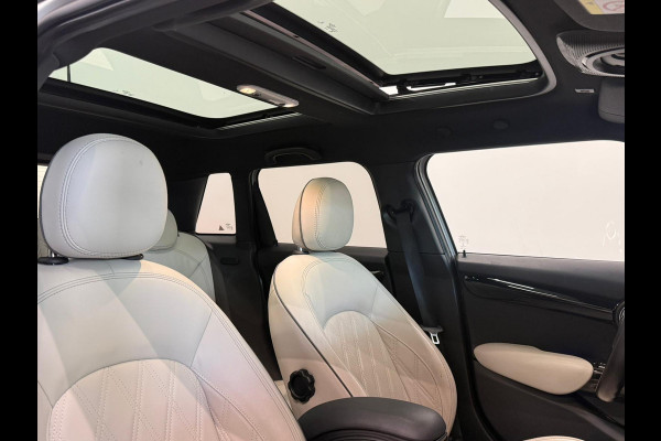 MINI 5-deurs 1.5 Cooper John Cooper Works Automaat Panoramadak Navigatie Camera Parkeersensoren Cruise Control Full Led Stoelverwarming Leder Climate Control Lichtmetalen velgen