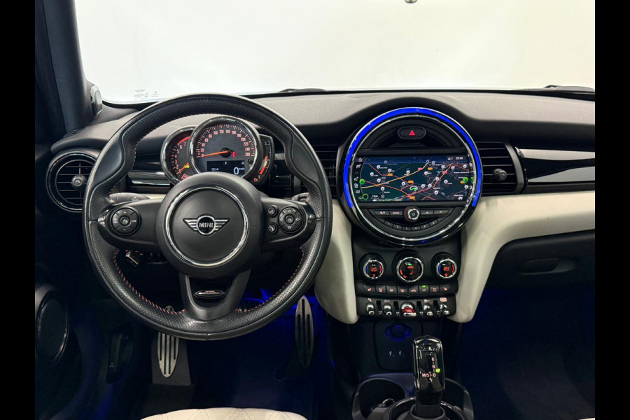 MINI 5-deurs 1.5 Cooper John Cooper Works Automaat Panoramadak Navigatie Camera Parkeersensoren Cruise Control Full Led Stoelverwarming Leder Climate Control Lichtmetalen velgen