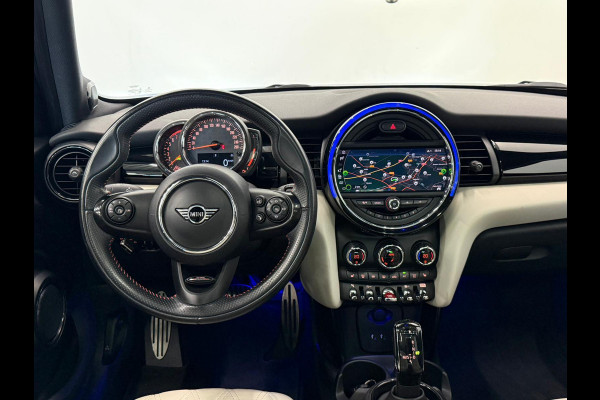 MINI 5-deurs 1.5 Cooper John Cooper Works Automaat Panoramadak Navigatie Camera Parkeersensoren Cruise Control Full Led Stoelverwarming Leder Climate Control Lichtmetalen velgen