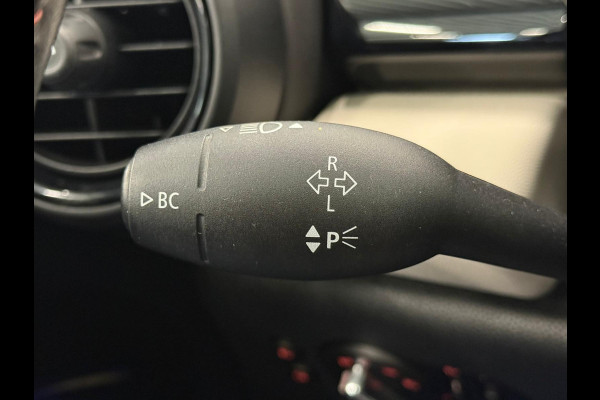 MINI 5-deurs 1.5 Cooper John Cooper Works Automaat Panoramadak Navigatie Camera Parkeersensoren Cruise Control Full Led Stoelverwarming Leder Climate Control Lichtmetalen velgen