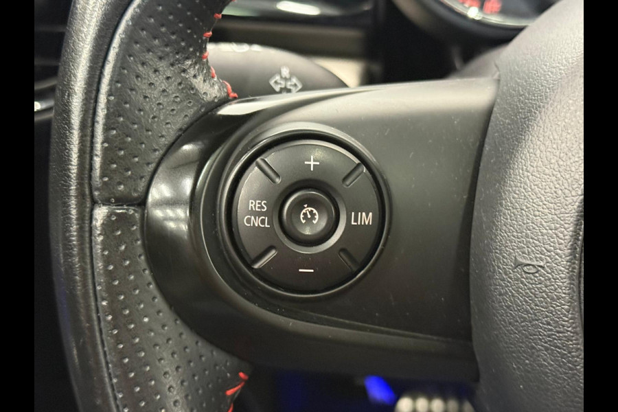 MINI 5-deurs 1.5 Cooper John Cooper Works Automaat Panoramadak Navigatie Camera Parkeersensoren Cruise Control Full Led Stoelverwarming Leder Climate Control Lichtmetalen velgen