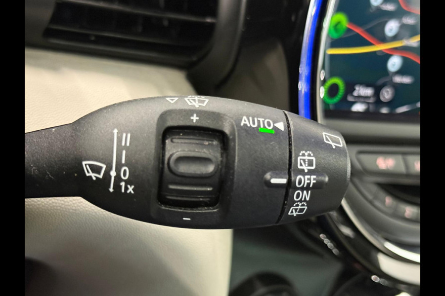 MINI 5-deurs 1.5 Cooper John Cooper Works Automaat Panoramadak Navigatie Camera Parkeersensoren Cruise Control Full Led Stoelverwarming Leder Climate Control Lichtmetalen velgen