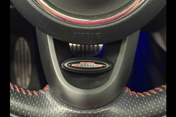 MINI 5-deurs 1.5 Cooper John Cooper Works Automaat Panoramadak Navigatie Camera Parkeersensoren Cruise Control Full Led Stoelverwarming Leder Climate Control Lichtmetalen velgen