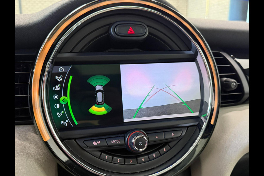 MINI 5-deurs 1.5 Cooper John Cooper Works Automaat Panoramadak Navigatie Camera Parkeersensoren Cruise Control Full Led Stoelverwarming Leder Climate Control Lichtmetalen velgen