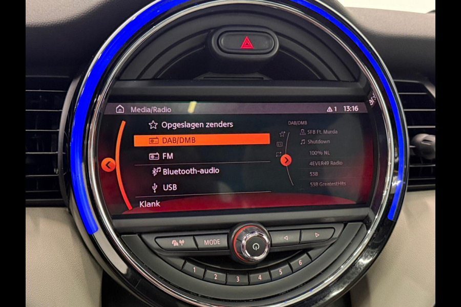 MINI 5-deurs 1.5 Cooper John Cooper Works Automaat Panoramadak Navigatie Camera Parkeersensoren Cruise Control Full Led Stoelverwarming Leder Climate Control Lichtmetalen velgen
