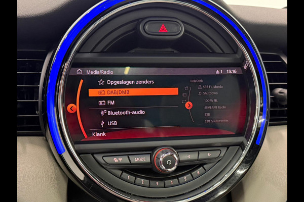 MINI 5-deurs 1.5 Cooper John Cooper Works Automaat Panoramadak Navigatie Camera Parkeersensoren Cruise Control Full Led Stoelverwarming Leder Climate Control Lichtmetalen velgen