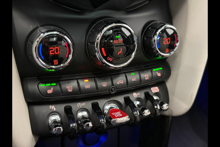 MINI 5-deurs 1.5 Cooper John Cooper Works Automaat Panoramadak Navigatie Camera Parkeersensoren Cruise Control Full Led Stoelverwarming Leder Climate Control Lichtmetalen velgen