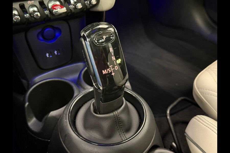 MINI 5-deurs 1.5 Cooper John Cooper Works Automaat Panoramadak Navigatie Camera Parkeersensoren Cruise Control Full Led Stoelverwarming Leder Climate Control Lichtmetalen velgen