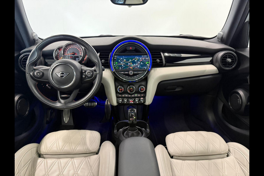 MINI 5-deurs 1.5 Cooper John Cooper Works Automaat Panoramadak Navigatie Camera Parkeersensoren Cruise Control Full Led Stoelverwarming Leder Climate Control Lichtmetalen velgen