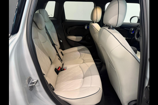 MINI 5-deurs 1.5 Cooper John Cooper Works Automaat Panoramadak Navigatie Camera Parkeersensoren Cruise Control Full Led Stoelverwarming Leder Climate Control Lichtmetalen velgen