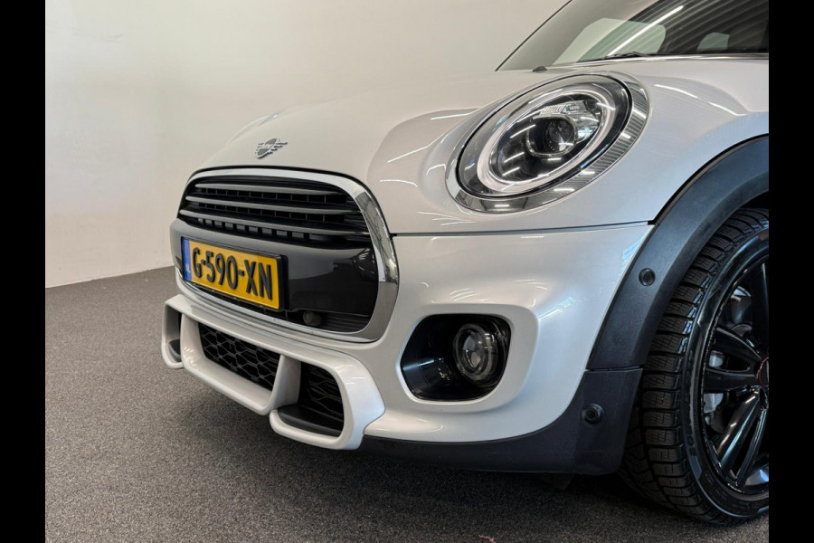 MINI 5-deurs 1.5 Cooper John Cooper Works Automaat Panoramadak Navigatie Camera Parkeersensoren Cruise Control Full Led Stoelverwarming Leder Climate Control Lichtmetalen velgen
