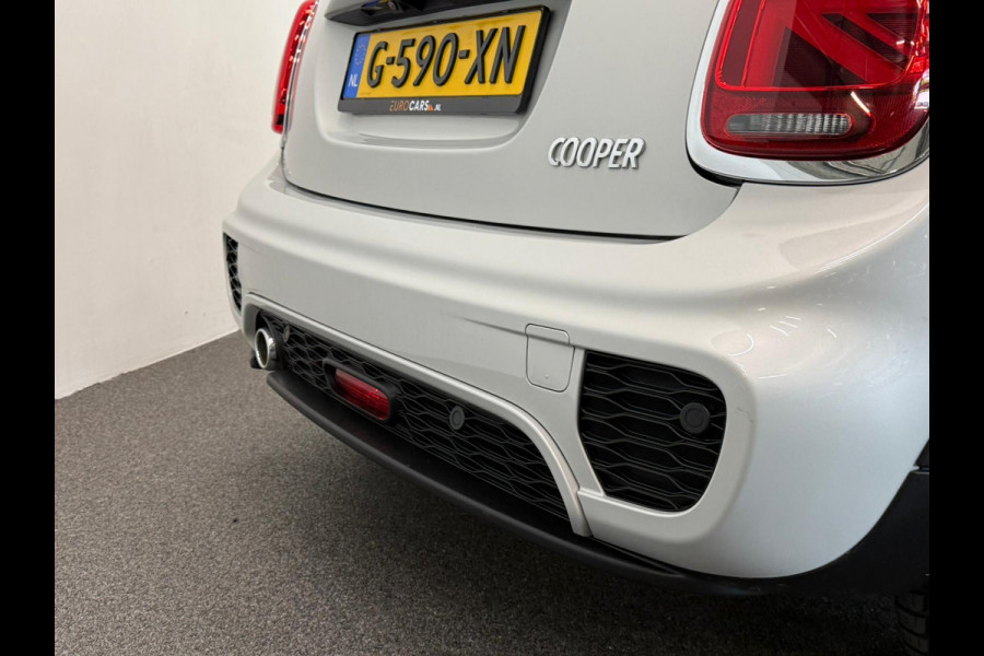 MINI 5-deurs 1.5 Cooper John Cooper Works Automaat Panoramadak Navigatie Camera Parkeersensoren Cruise Control Full Led Stoelverwarming Leder Climate Control Lichtmetalen velgen