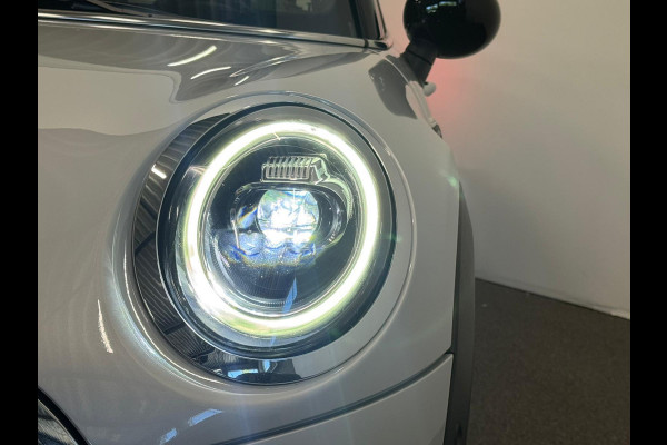 MINI 5-deurs 1.5 Cooper John Cooper Works Automaat Panoramadak Navigatie Camera Parkeersensoren Cruise Control Full Led Stoelverwarming Leder Climate Control Lichtmetalen velgen