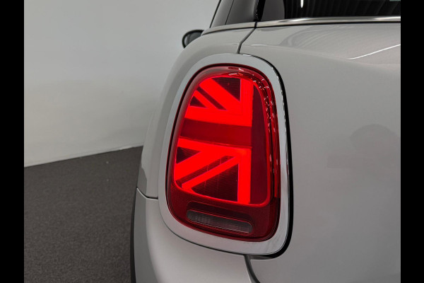 MINI 5-deurs 1.5 Cooper John Cooper Works Automaat Panoramadak Navigatie Camera Parkeersensoren Cruise Control Full Led Stoelverwarming Leder Climate Control Lichtmetalen velgen