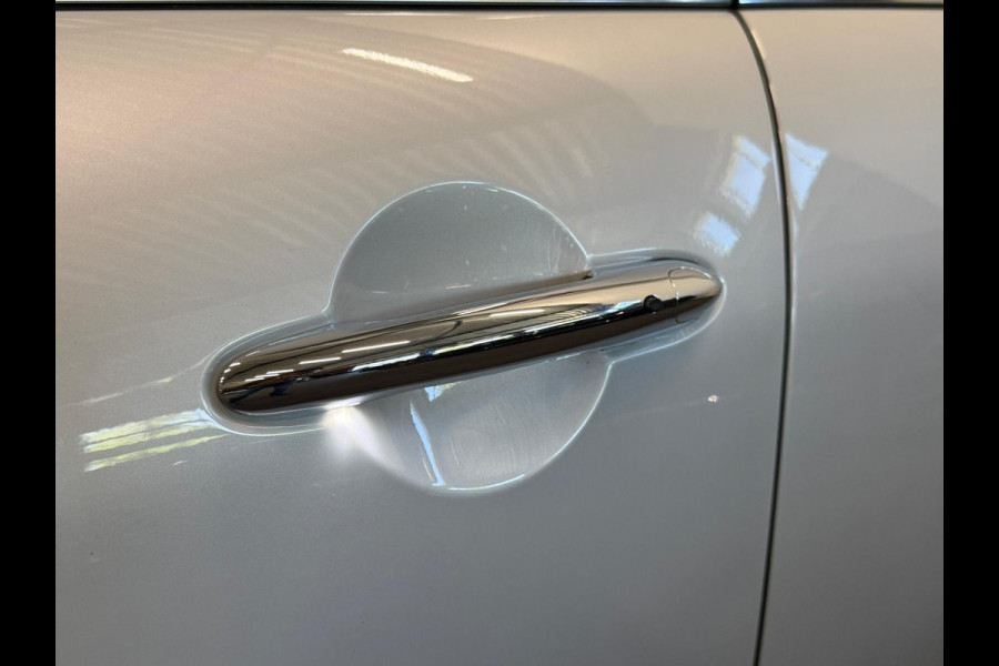 MINI 5-deurs 1.5 Cooper John Cooper Works Automaat Panoramadak Navigatie Camera Parkeersensoren Cruise Control Full Led Stoelverwarming Leder Climate Control Lichtmetalen velgen