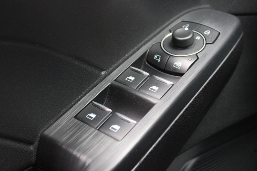 Ford Kuga 2.5 PHEV 225PK ST-LINE X | ELEKTRISCH WEGKLAPBARE TREKHAAK | NAVIGATIE | WINTER PACK: VOORRUIT/STUUR/STOEL VERWARMING | ACHTERBANK VERWARMING | DODEHOEKDETECTIE | CAMERA VOOR + ACHTER | KEYLESS ENTRY/START | RODE REMKLAUWEN | ADAPTIVE CRUISE CONTROL | DAB+ RADIO | APPLE CARPLAY/ANDROID AUTO | 19" LICHTMETALEN VELGEN | PARKEERSENSOREN VOOR + ACHTER | AUTOMATISCH INPARKEREN | ELEKTRISCH BEDIENBARE ACHTERKLEP |