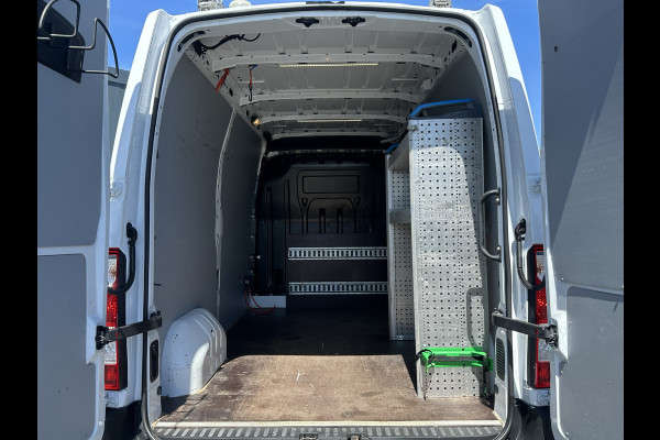 Renault Master 2.3 dCi 150 PK / L2H2 / TREKHAAK / CAMERA / AIRCO / CRUISE / 2.500 KG AHG
