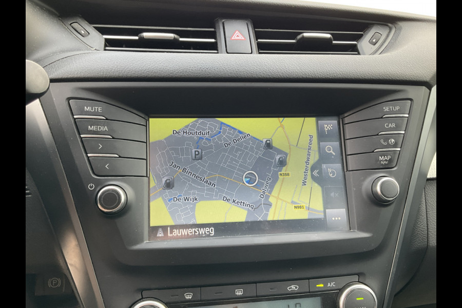 Toyota Avensis Touring Sports 1.8 VVT-i SkyView Limited Automaat Trekhaak Stoelverw Camera Dealer-Onderhouden!