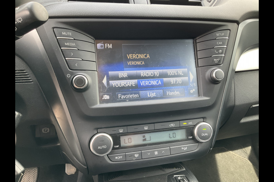 Toyota Avensis Touring Sports 1.8 VVT-i SkyView Limited Automaat Trekhaak Stoelverw Camera Dealer-Onderhouden!