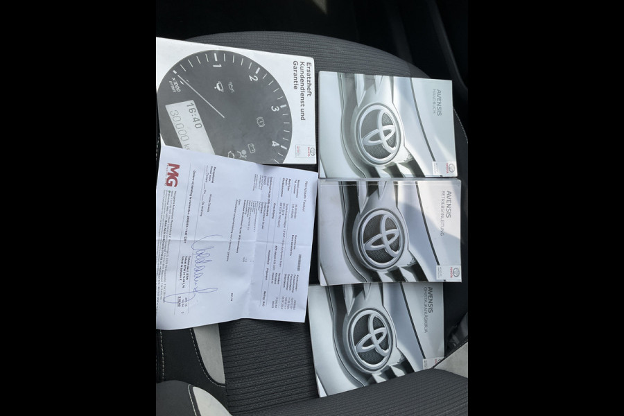 Toyota Avensis Touring Sports 1.8 VVT-i SkyView Limited Automaat Trekhaak Stoelverw Camera Dealer-Onderhouden!