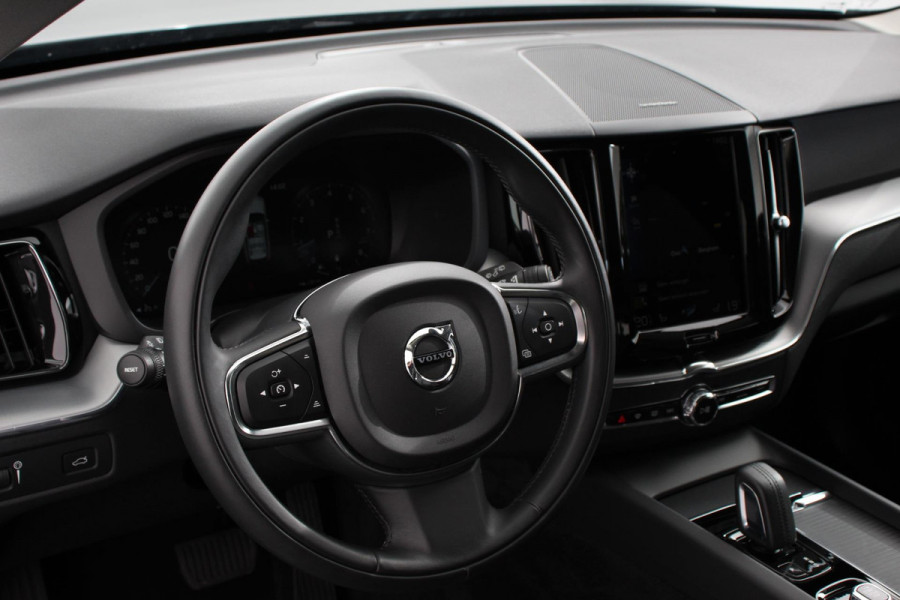 Volvo XC60 2.0 B4 197pk Momentum Pro Navigatie Lederen Bekleding Harman kardon AudioPro DAB Climate Control Camera Stoelverwarming Elektrische bedienbare achterklep