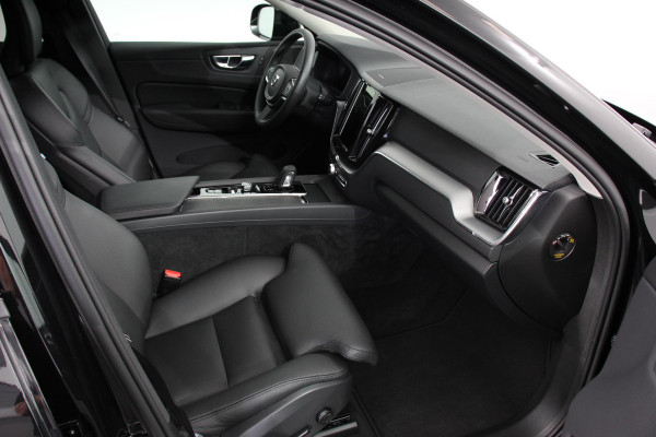 Volvo XC60 2.0 B4 197pk Momentum Pro Navigatie Lederen Bekleding Harman kardon AudioPro DAB Climate Control Camera Stoelverwarming Elektrische bedienbare achterklep