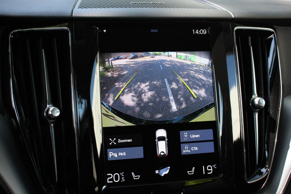 Volvo XC60 2.0 B4 197pk Momentum Pro Navigatie Lederen Bekleding Harman kardon AudioPro DAB Climate Control Camera Stoelverwarming Elektrische bedienbare achterklep