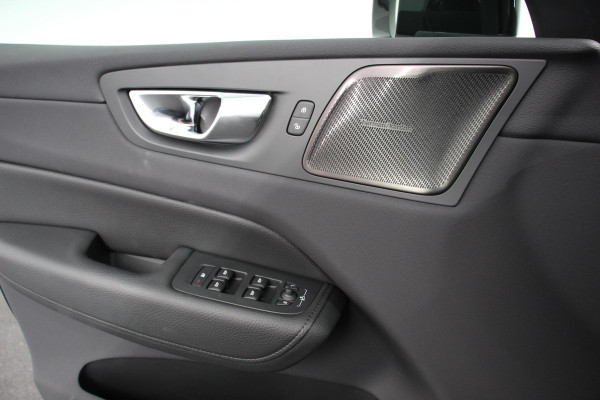 Volvo XC60 2.0 B4 197pk Momentum Pro Navigatie Lederen Bekleding Harman kardon AudioPro DAB Climate Control Camera Stoelverwarming Elektrische bedienbare achterklep