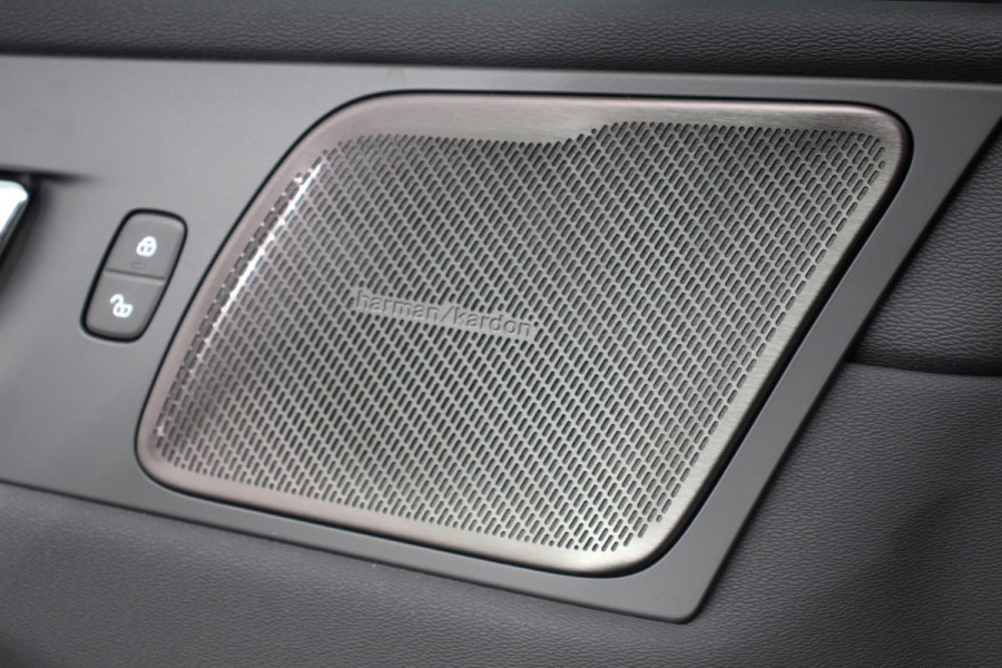 Volvo XC60 2.0 B4 197pk Momentum Pro Navigatie Lederen Bekleding Harman kardon AudioPro DAB Climate Control Camera Stoelverwarming Elektrische bedienbare achterklep