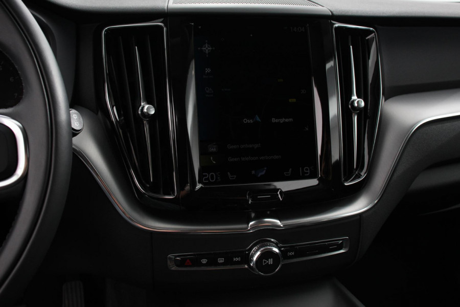 Volvo XC60 2.0 B4 197pk Momentum Pro Navigatie Lederen Bekleding Harman kardon AudioPro DAB Climate Control Camera Stoelverwarming Elektrische bedienbare achterklep