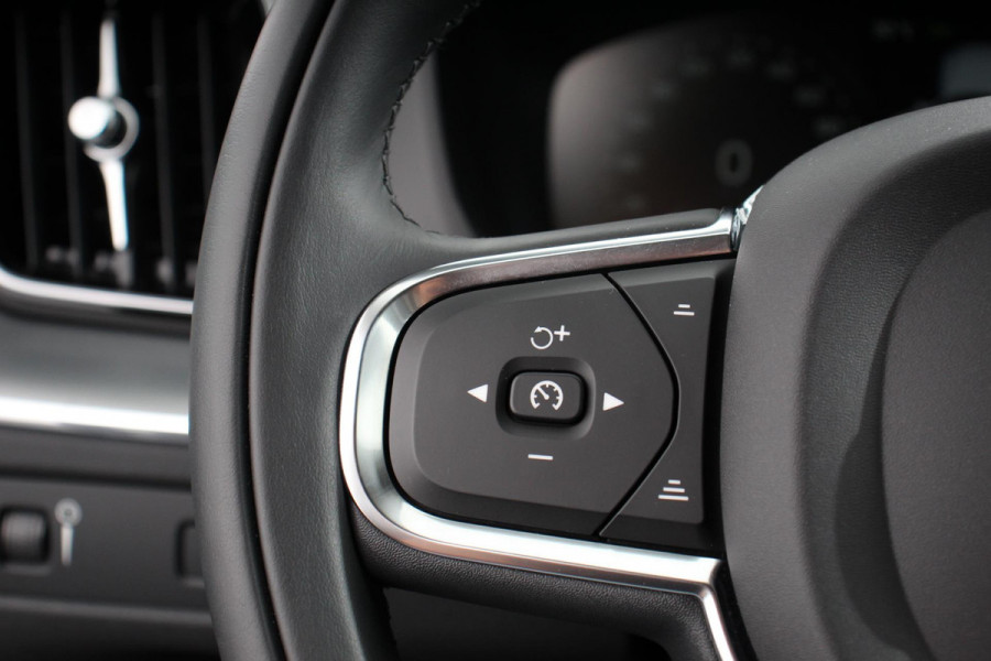 Volvo XC60 2.0 B4 197pk Momentum Pro Navigatie Lederen Bekleding Harman kardon AudioPro DAB Climate Control Camera Stoelverwarming Elektrische bedienbare achterklep