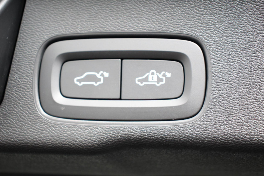 Volvo XC60 2.0 B4 197pk Momentum Pro Navigatie Lederen Bekleding Harman kardon AudioPro DAB Climate Control Camera Stoelverwarming Elektrische bedienbare achterklep