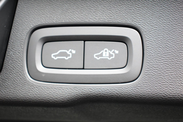 Volvo XC60 2.0 B4 197pk Momentum Pro Navigatie Lederen Bekleding Harman kardon AudioPro DAB Climate Control Camera Stoelverwarming Elektrische bedienbare achterklep