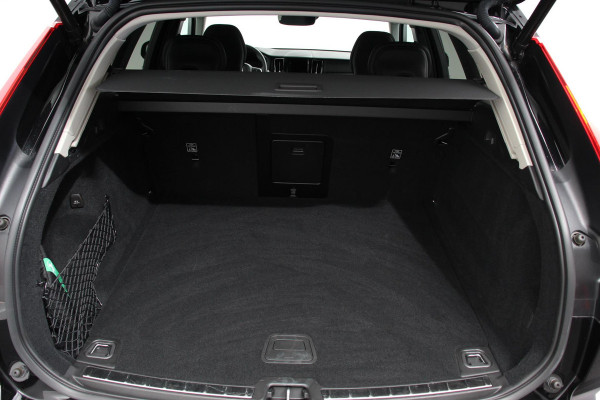 Volvo XC60 2.0 B4 197pk Momentum Pro Navigatie Lederen Bekleding Harman kardon AudioPro DAB Climate Control Camera Stoelverwarming Elektrische bedienbare achterklep