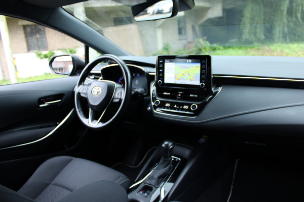 Toyota Corolla 1.8 HYBRID AUT. DYNAMIC NAVI/CAMERA/CARPLAY 1E EIG