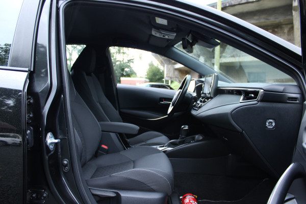 Toyota Corolla 1.8 HYBRID AUT. DYNAMIC NAVI/CAMERA/CARPLAY 1E EIG
