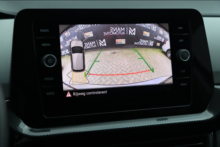 Volkswagen T-Cross 1.0 TSI / VIRTUAL / KEYLESS / ACC / CAMERA / CARPLAY