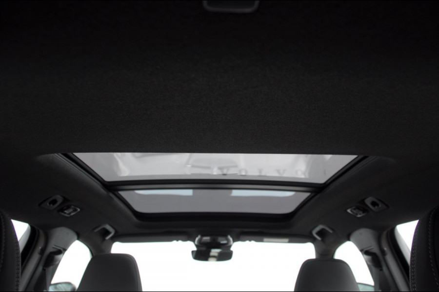 Volvo EX40 Single Ext. Range Ultra 82 kWh / Panorama schuif-kanteldak / 360 Camera / Harman Kardon / Trekhaak / Stuur- en stoelverwarming / Adaptive Cruise / Elektrische best.stoel met geheugen