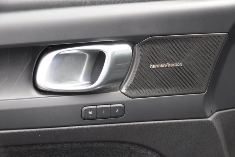Volvo EX40 Single Ext. Range Ultra 82 kWh / Panorama schuif-kanteldak / 360 Camera / Harman Kardon / Trekhaak / Stuur- en stoelverwarming / Adaptive Cruise / Elektrische best.stoel met geheugen