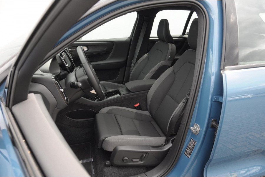 Volvo EX40 Single Ext. Range Ultra 82 kWh / Panorama schuif-kanteldak / 360 Camera / Harman Kardon / Trekhaak / Stuur- en stoelverwarming / Adaptive Cruise / Elektrische best.stoel met geheugen