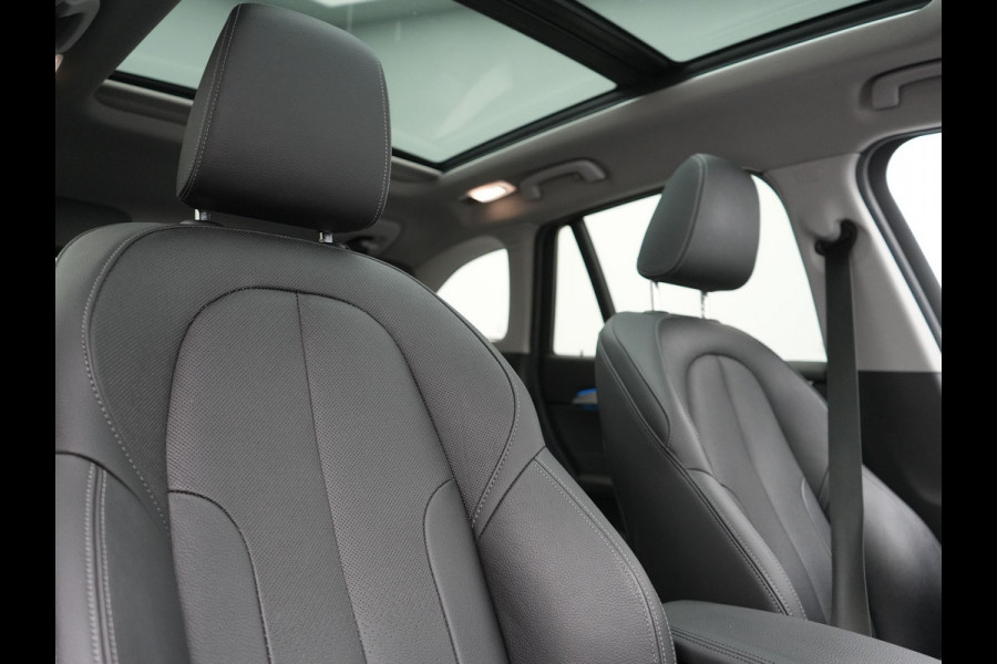 BMW X1 xDrive25e X Line PHEV 221pk Dealer O.H. | 19" | Panodak | Head Up | Camera | Lederen Sportstoelen Memory & Verwarmd | Sfeerverlichting | Hifi Audio | Navigatie | DAB | Cruise Control | Plug In Hybrid |