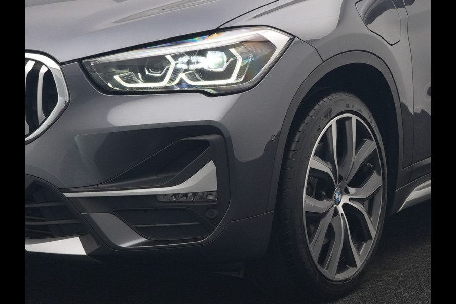 BMW X1 xDrive25e X Line PHEV 221pk Dealer O.H. | 19" | Panodak | Head Up | Camera | Lederen Sportstoelen Memory & Verwarmd | Sfeerverlichting | Hifi Audio | Navigatie | DAB | Cruise Control | Plug In Hybrid |