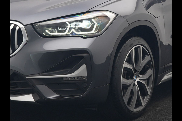 BMW X1 xDrive25e X Line PHEV 221pk Dealer O.H. | 19" | Panodak | Head Up | Camera | Lederen Sportstoelen Memory & Verwarmd | Sfeerverlichting | Hifi Audio | Navigatie | DAB | Cruise Control | Plug In Hybrid |