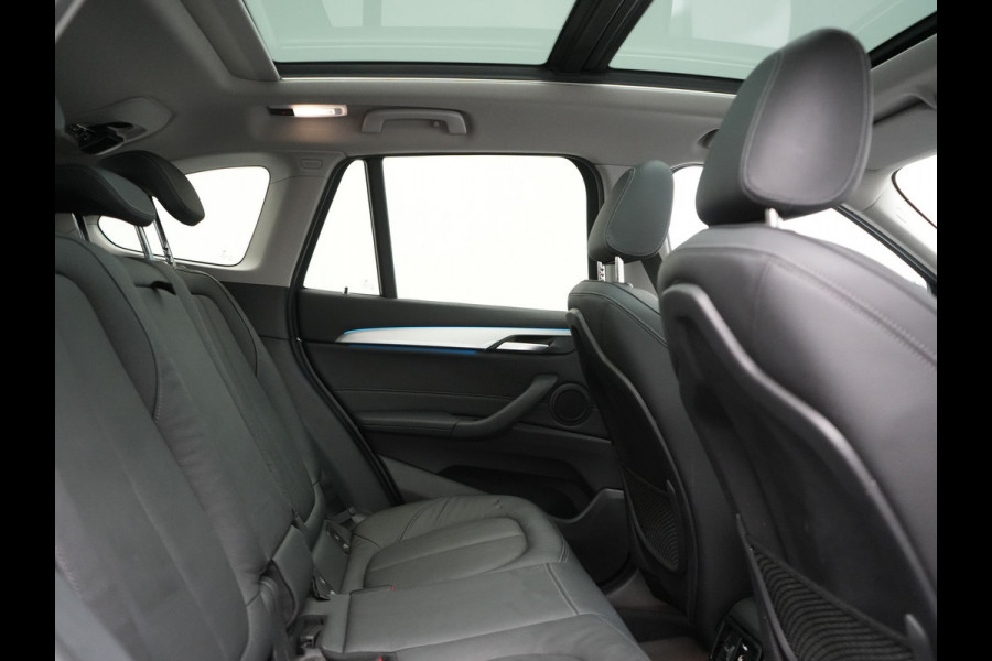 BMW X1 xDrive25e X Line PHEV 221pk Dealer O.H. | 19" | Panodak | Head Up | Camera | Lederen Sportstoelen Memory & Verwarmd | Sfeerverlichting | Hifi Audio | Navigatie | DAB | Cruise Control | Plug In Hybrid |