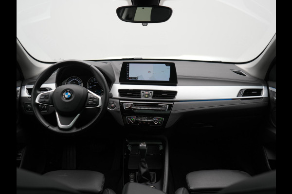 BMW X1 xDrive25e X Line PHEV 221pk Dealer O.H. | 19" | Panodak | Head Up | Camera | Lederen Sportstoelen Memory & Verwarmd | Sfeerverlichting | Hifi Audio | Navigatie | DAB | Cruise Control | Plug In Hybrid |