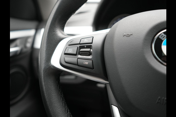 BMW X1 xDrive25e X Line PHEV 221pk Dealer O.H. | 19" | Panodak | Head Up | Camera | Lederen Sportstoelen Memory & Verwarmd | Sfeerverlichting | Hifi Audio | Navigatie | DAB | Cruise Control | Plug In Hybrid |