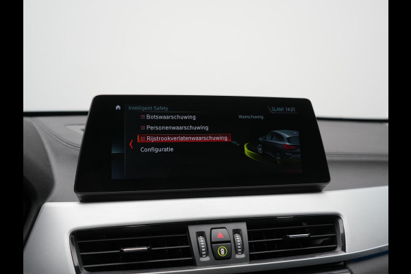 BMW X1 xDrive25e X Line PHEV 221pk Dealer O.H. | 19" | Panodak | Head Up | Camera | Lederen Sportstoelen Memory & Verwarmd | Sfeerverlichting | Hifi Audio | Navigatie | DAB | Cruise Control | Plug In Hybrid |