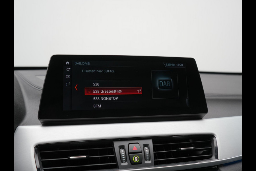 BMW X1 xDrive25e X Line PHEV 221pk Dealer O.H. | 19" | Panodak | Head Up | Camera | Lederen Sportstoelen Memory & Verwarmd | Sfeerverlichting | Hifi Audio | Navigatie | DAB | Cruise Control | Plug In Hybrid |