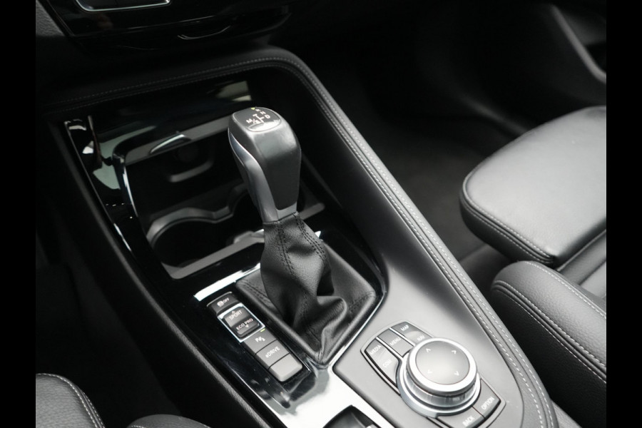 BMW X1 xDrive25e X Line PHEV 221pk Dealer O.H. | 19" | Panodak | Head Up | Camera | Lederen Sportstoelen Memory & Verwarmd | Sfeerverlichting | Hifi Audio | Navigatie | DAB | Cruise Control | Plug In Hybrid |