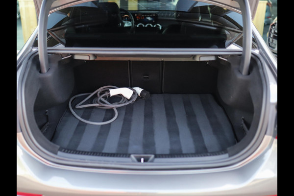Mercedes-Benz A-Klasse 250 e Business Solution AMG Limited | Camera | Memory | ACC | Stoelverw.